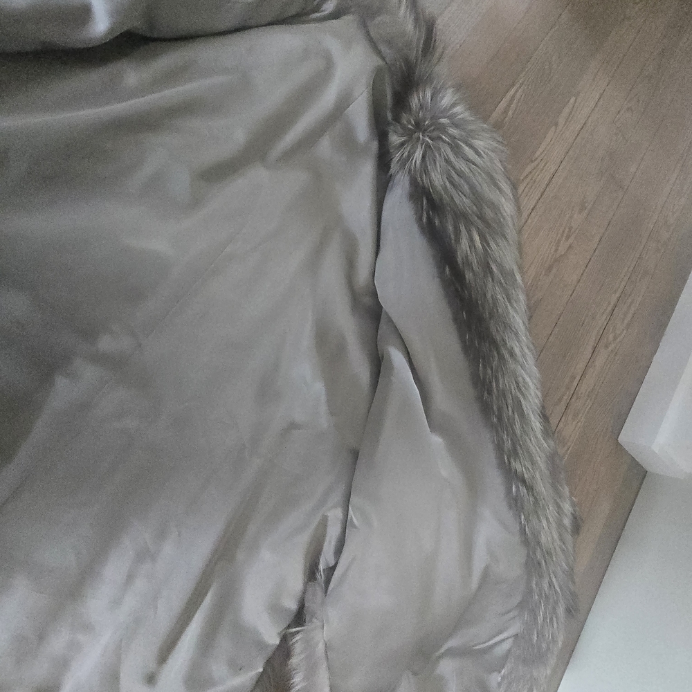 Luxurious Fox Fur Coat - Gray - Picture 13 of 16
